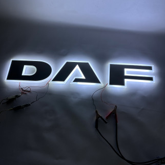 Буквы-эмблема с подсветкой на капот DAF белые