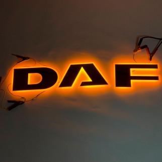Буквы-эмблема с подсветкой на капот DAF желтые