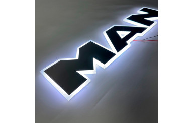 Буквы-эмблема с подсветкой на капот Man белые