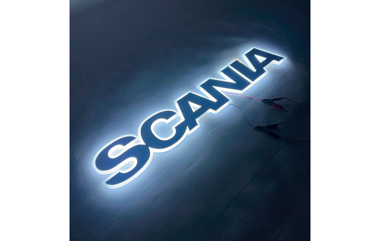 Буквы-эмблема с подсветкой на капот Scania белые