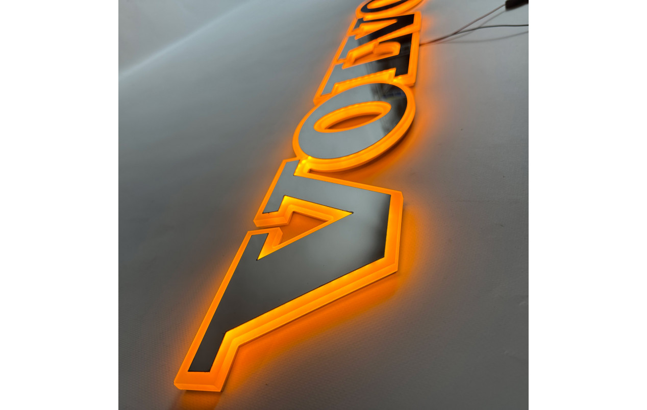 Літери-емблема з підсвічуванням на капот Volvo жовті
