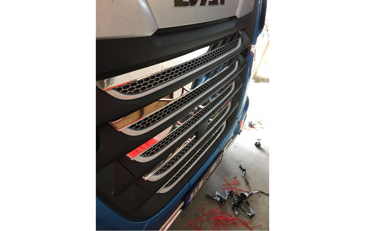 Накладки на переднюю решетку DAF XF 106 из нержавейки