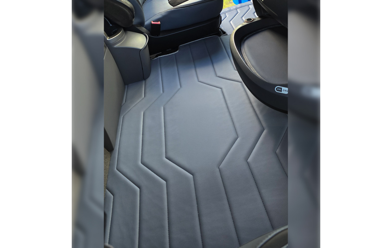 Коврик 3D Экокожа DAF XF106 c 2013; АКПП, Серый (ручная расшивка)