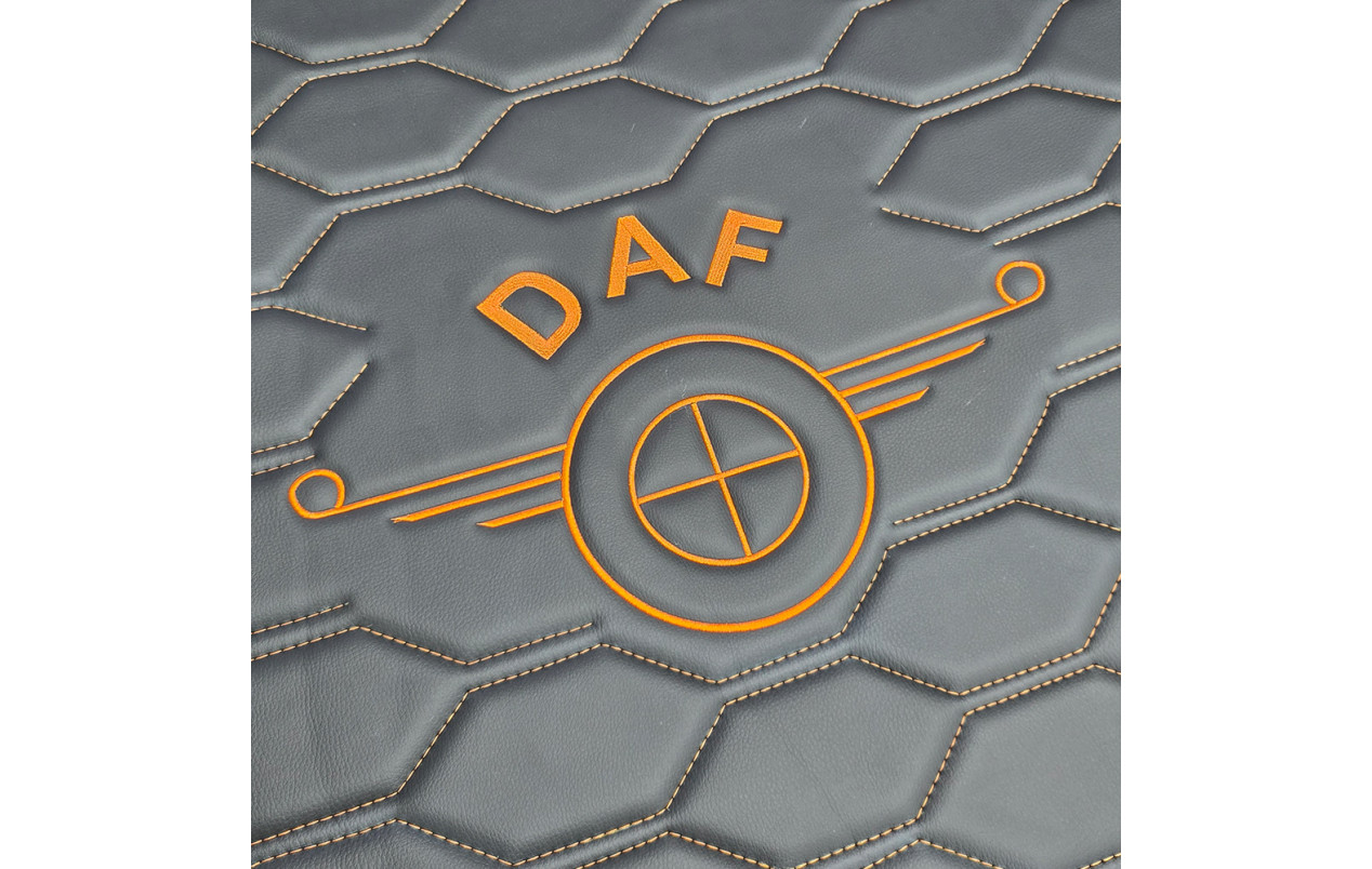 Коврик эко-кожа 3D DAF XF105 с 2005 по 2013, автомат, черные