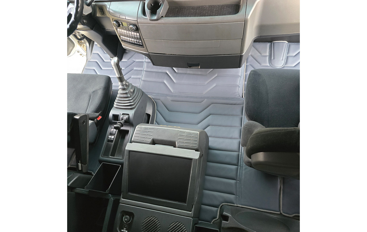 Коврик 3D Экокожа MAN TGX 2008-2017; 2 ящ., МКПП. серый, (Двойной поролон)
