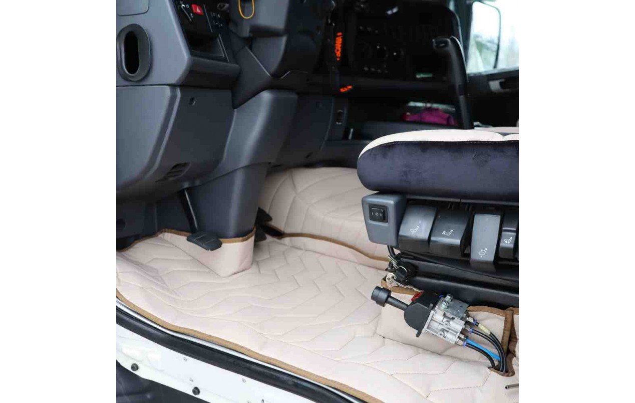 Коврик 3D Экокожа SCANIA R 2004-2013; МКПП, бежевый