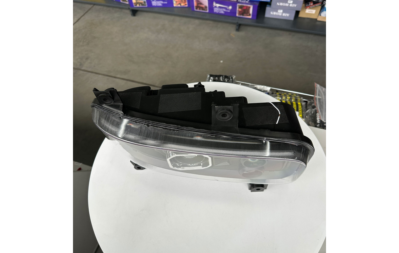 Фара Mercedes Atego LED DRL Правая